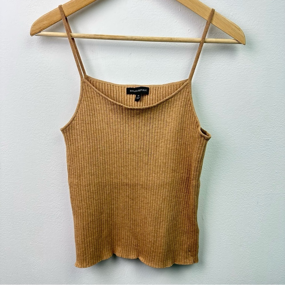 Banana Republic Ribbed Knit Sleeveless Cassic Scoop Neck Tan/Brown Top Medium